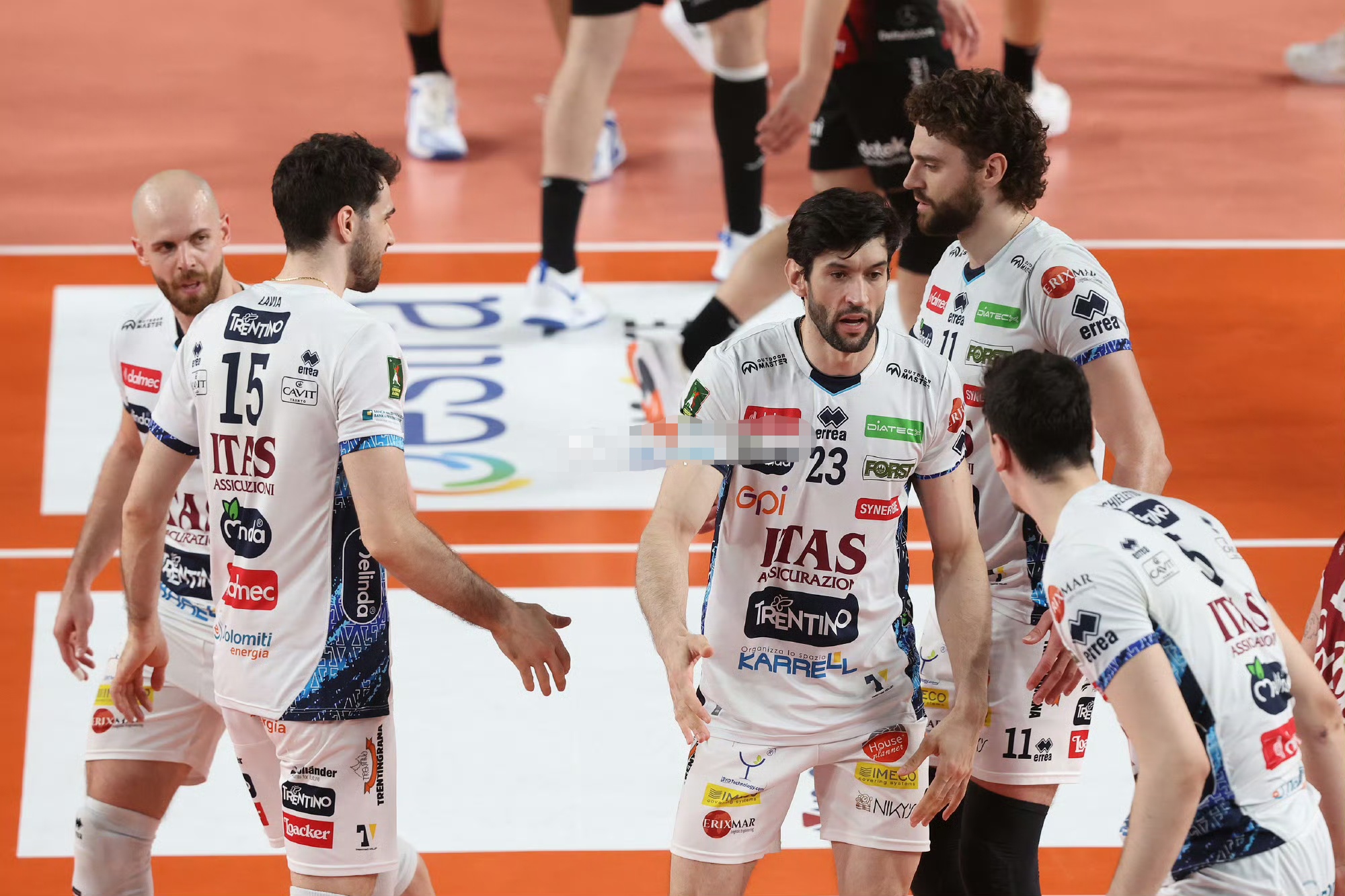 包含国际比赛日休斯敦火箭备战意大利杯，防线松动细节曝光，底气十足，轮换策略成焦点的词条